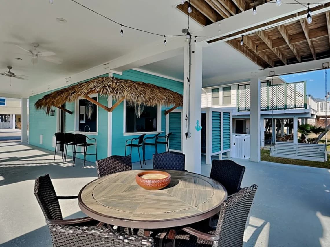 Tiki Retreat 25