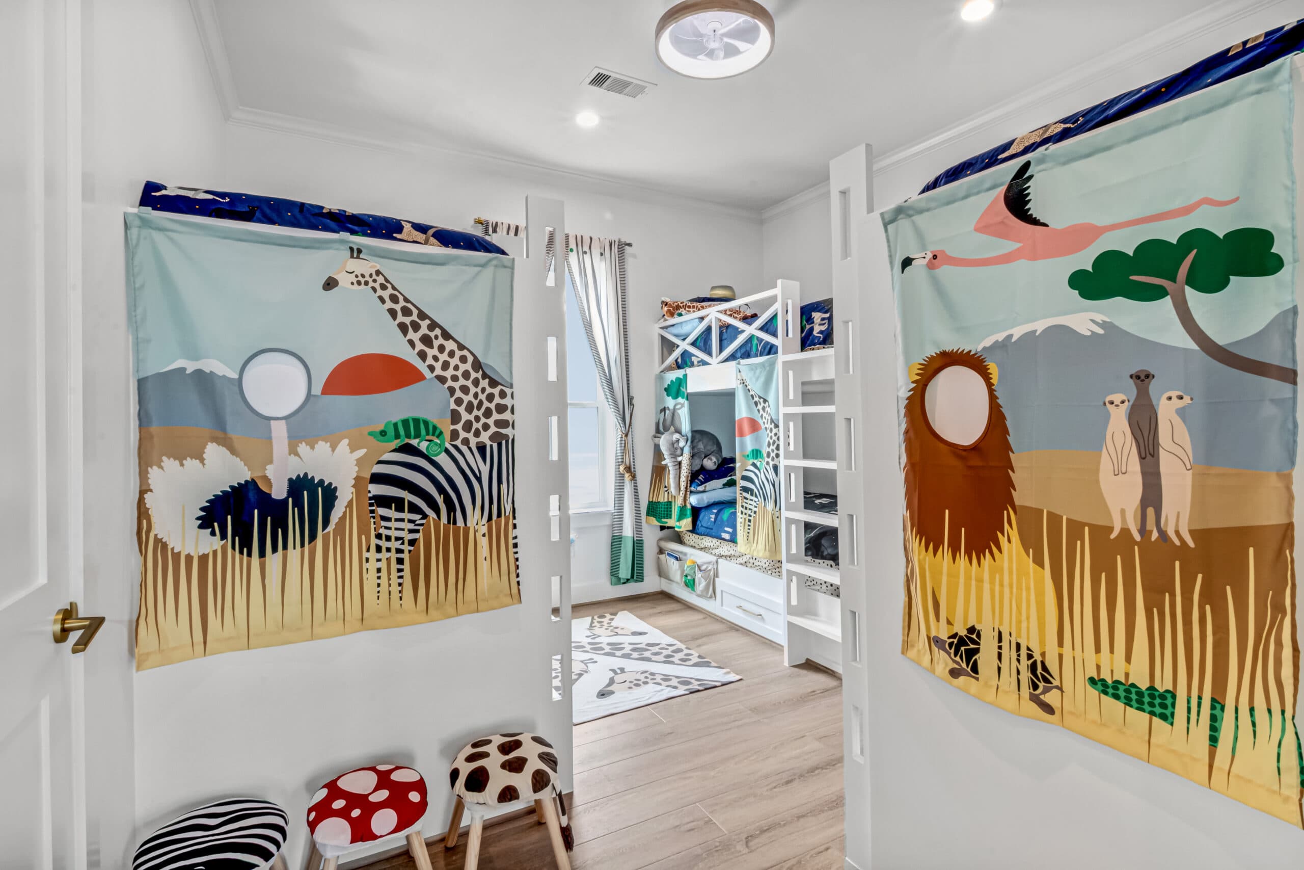 Grand Beach Retreat 28