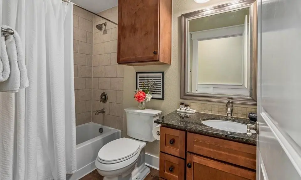 Top-Floor Condo at Pointe West — photo 20