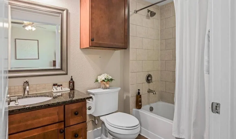 Top-Floor Condo at Pointe West — photo 21