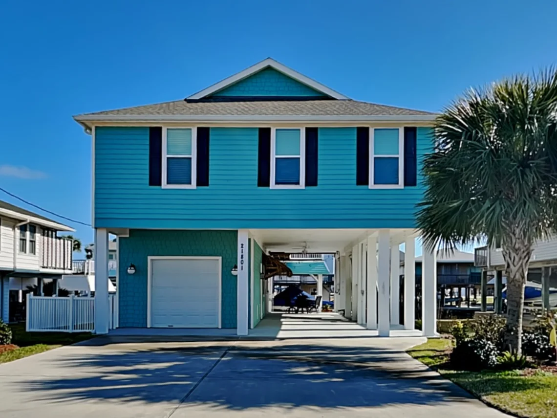 Tiki Retreat — Karas Vacation Rentals home in Galveston, Texas